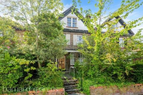 Semi-detached house in New Malden